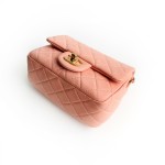 香奈儿 Classic Flap 系列菱格纹牛皮口盖包（金球款）